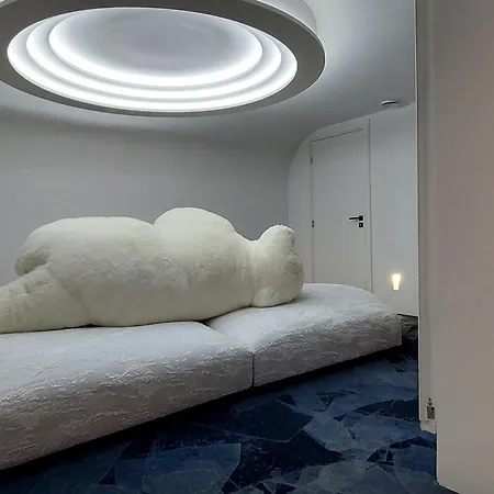 De Luxe A Avec Piscine Et Parking Apartment