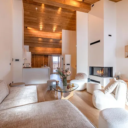 De Luxe A Avec Piscine Et Parking Apartment