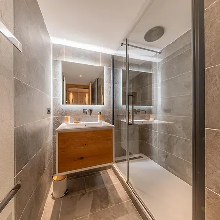 De Luxe A Avec Piscine Et Parking Val-dʼIsère