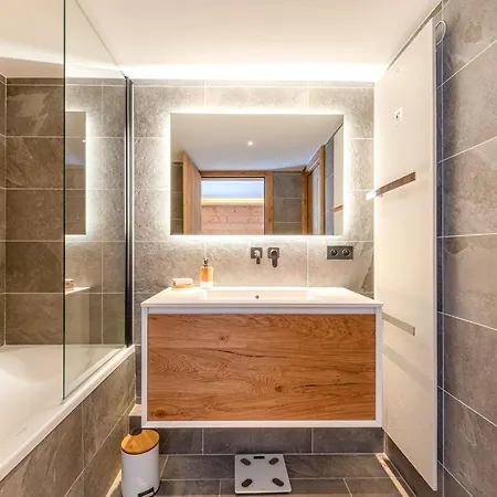 Apartmán De Luxe A Avec Piscine Et Parking - Fr-1-694-421