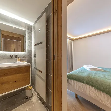 De Luxe A Avec Piscine Et Parking - Fr-1-694-421 *